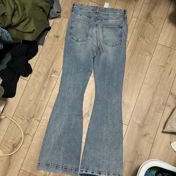 Too small - Picture 6 of 6